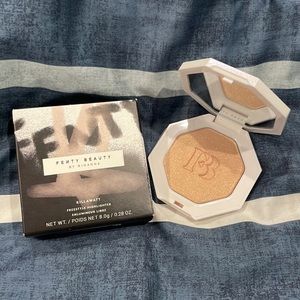 3/$50 FENTY BEAUTY
Killawatt Freestyle Highlighter